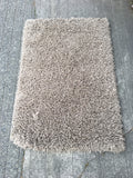 (1) LARGE CARPET - CAR555